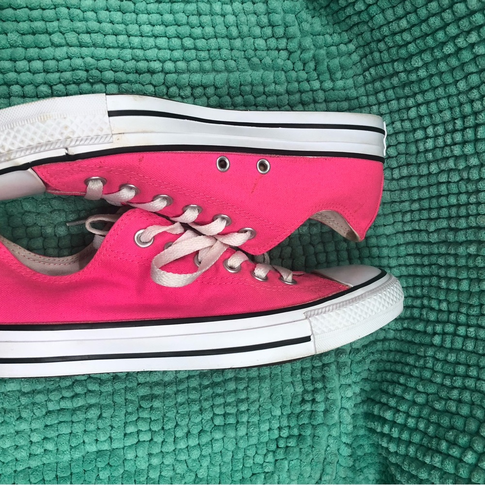 Converse Pink Low Top Sneakers with White Toe Cap Women’s Size 8 - Picture 4 of 6